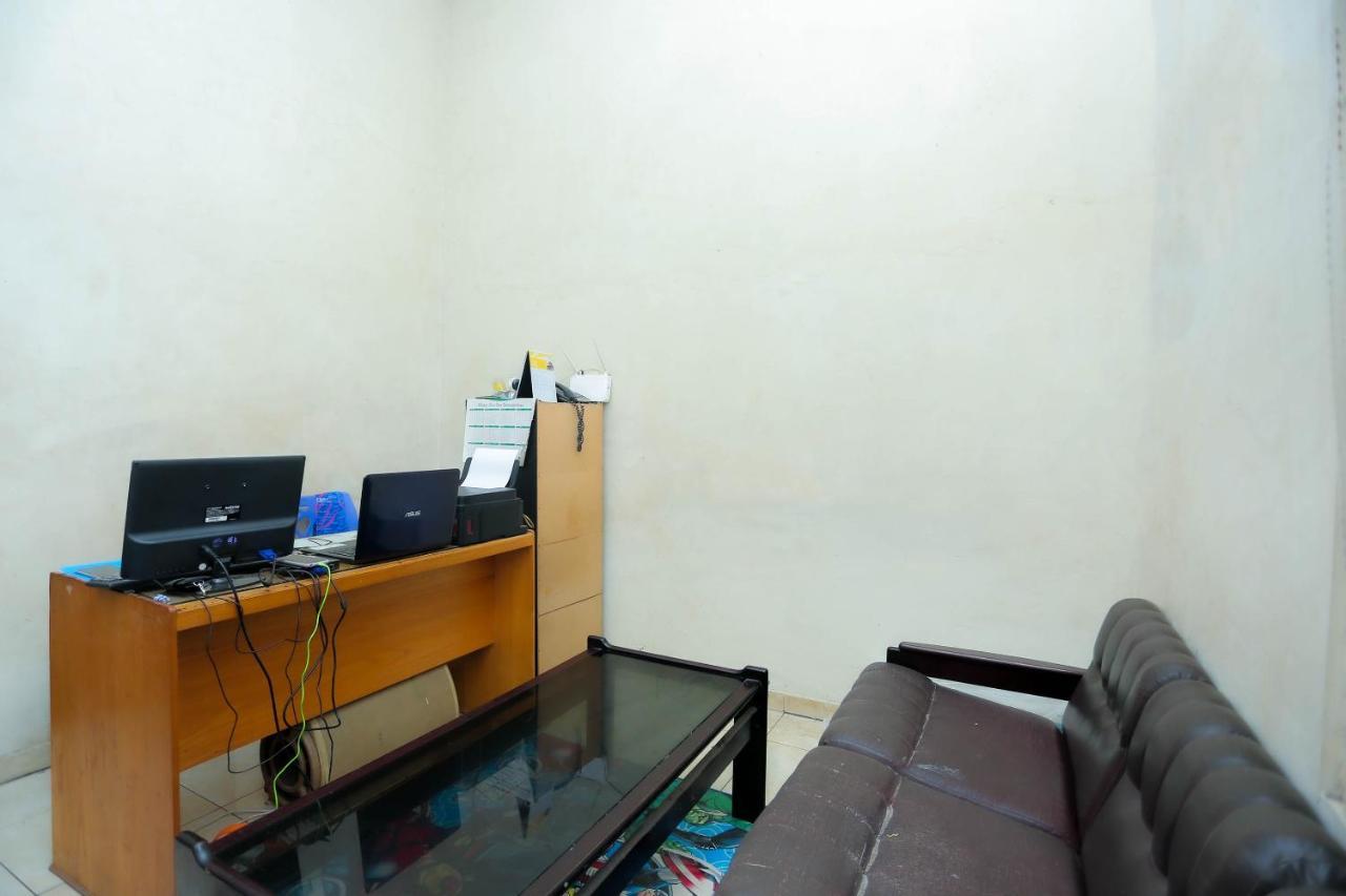 Oyo 2692 Penginapan Mba Ros Banjarbaru Екстер'єр фото